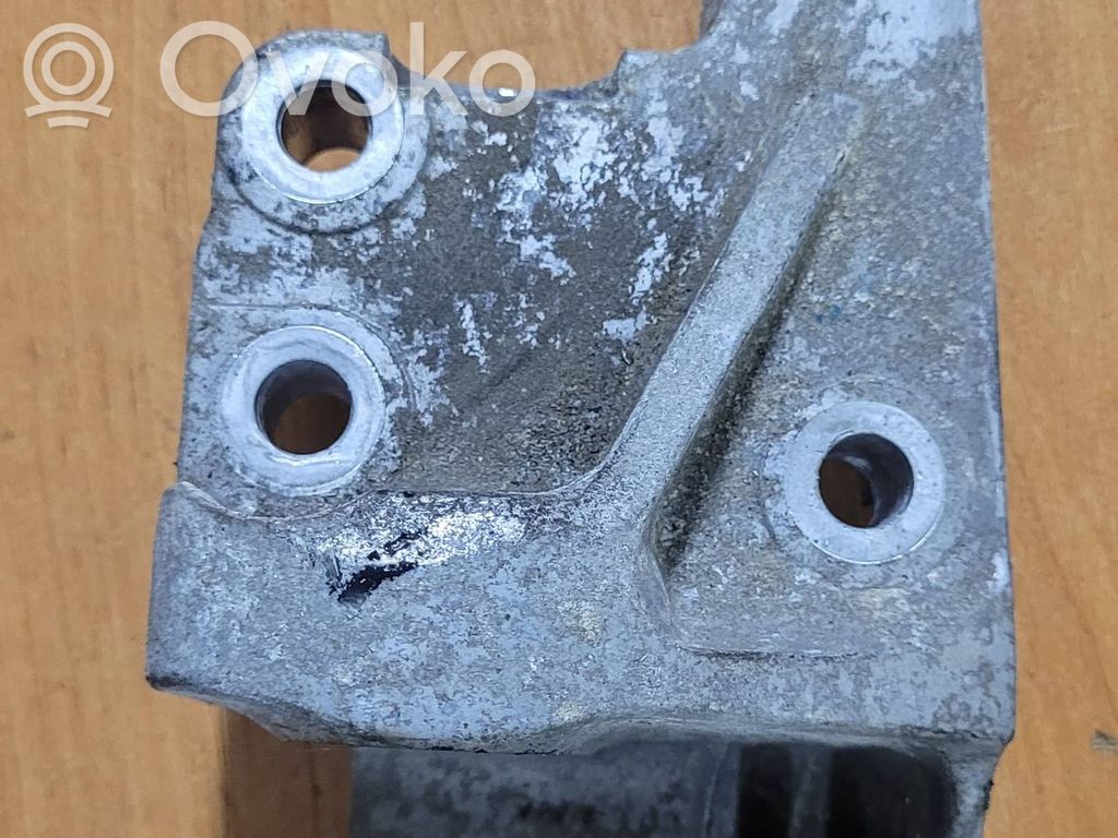 Peugeot 508 RXH Engine mounting bracket 