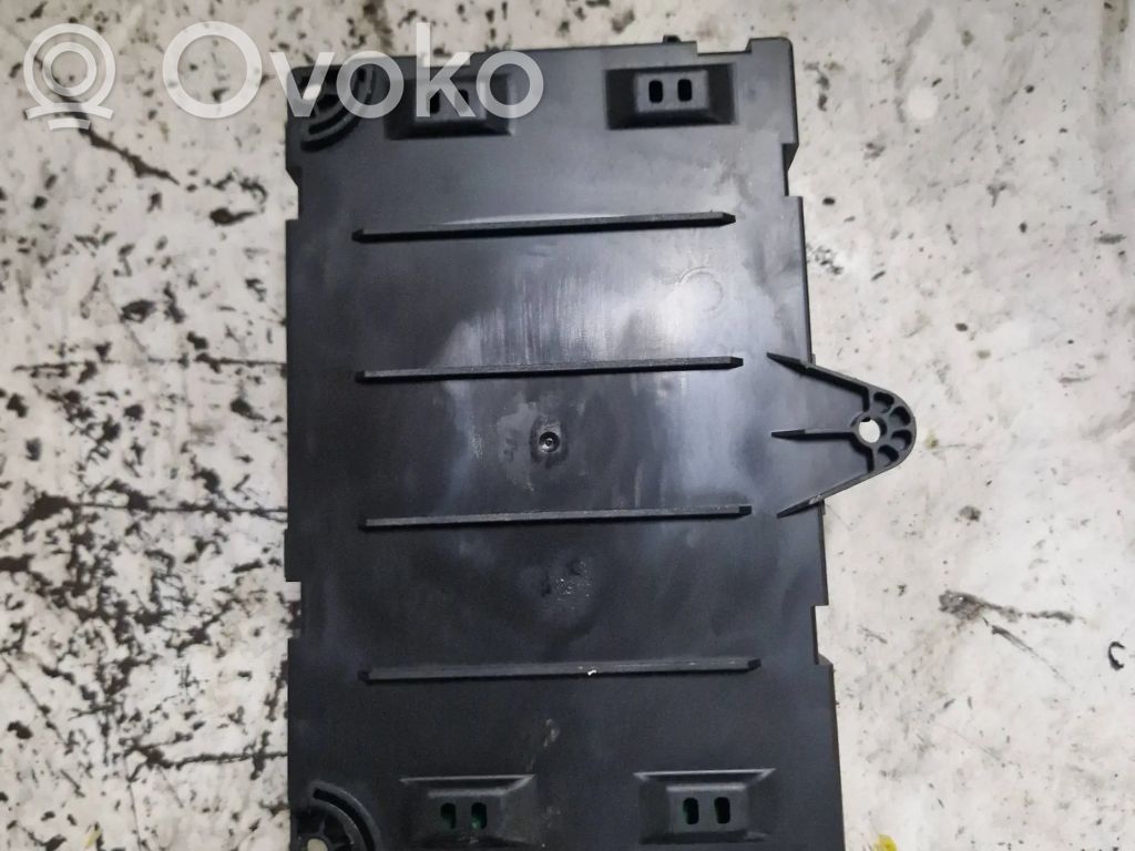 Peugeot 407 Fuse module 