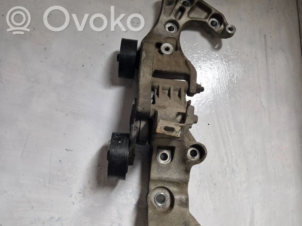 Opel Meriva B Generatoriaus kronšteinas 