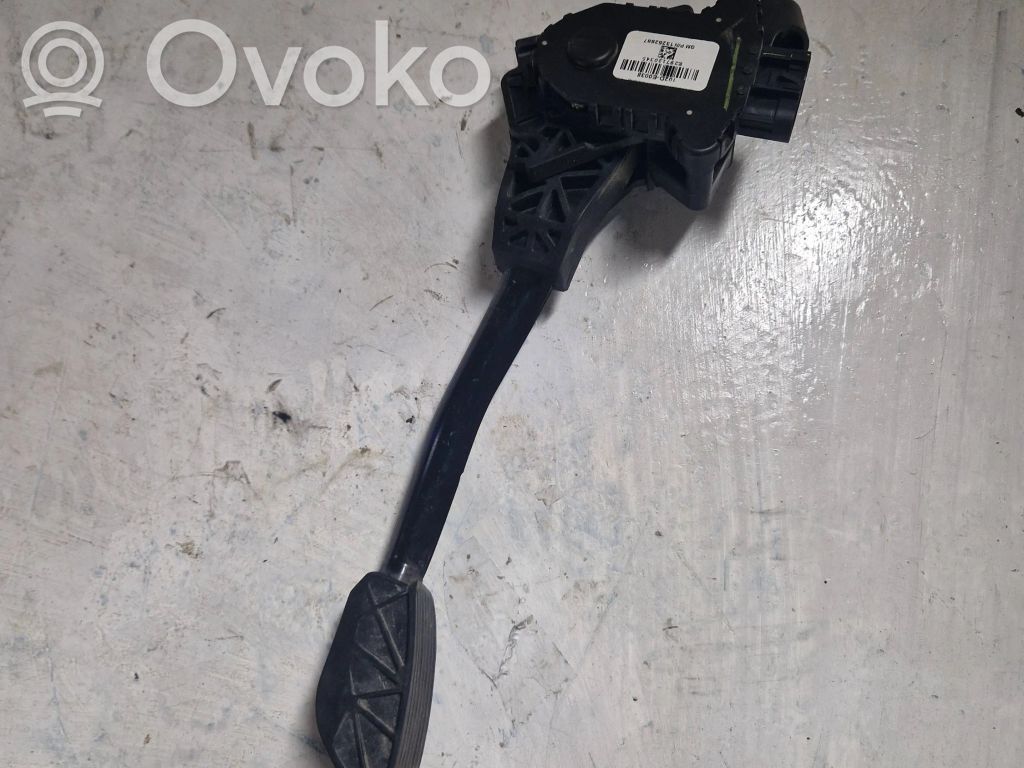 Opel Meriva B Akceleratoriaus pedalas 