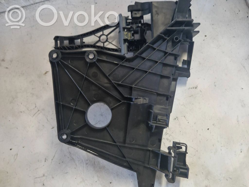 Volvo V70 Priekšpusē turētājs / kronšteins ārējam atvēršanas rokturim 