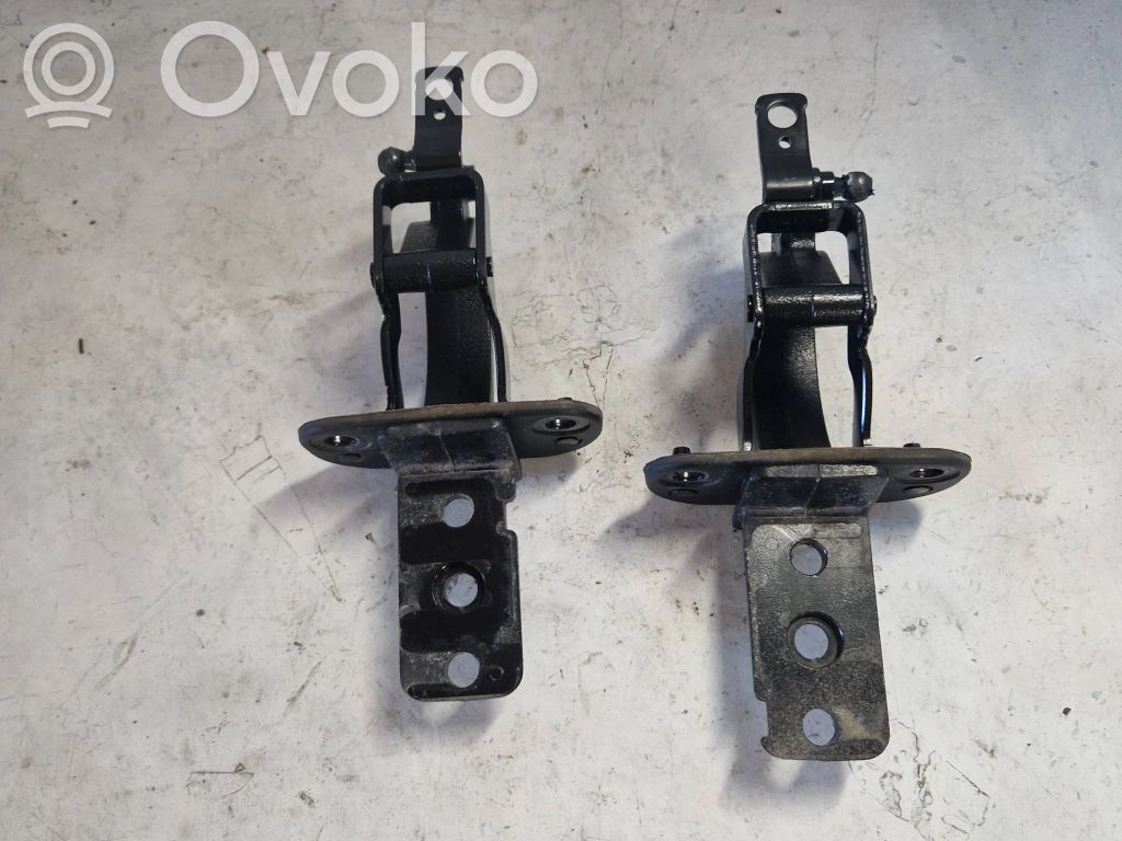 Volvo V70 Tailgate/trunk/boot hinge 