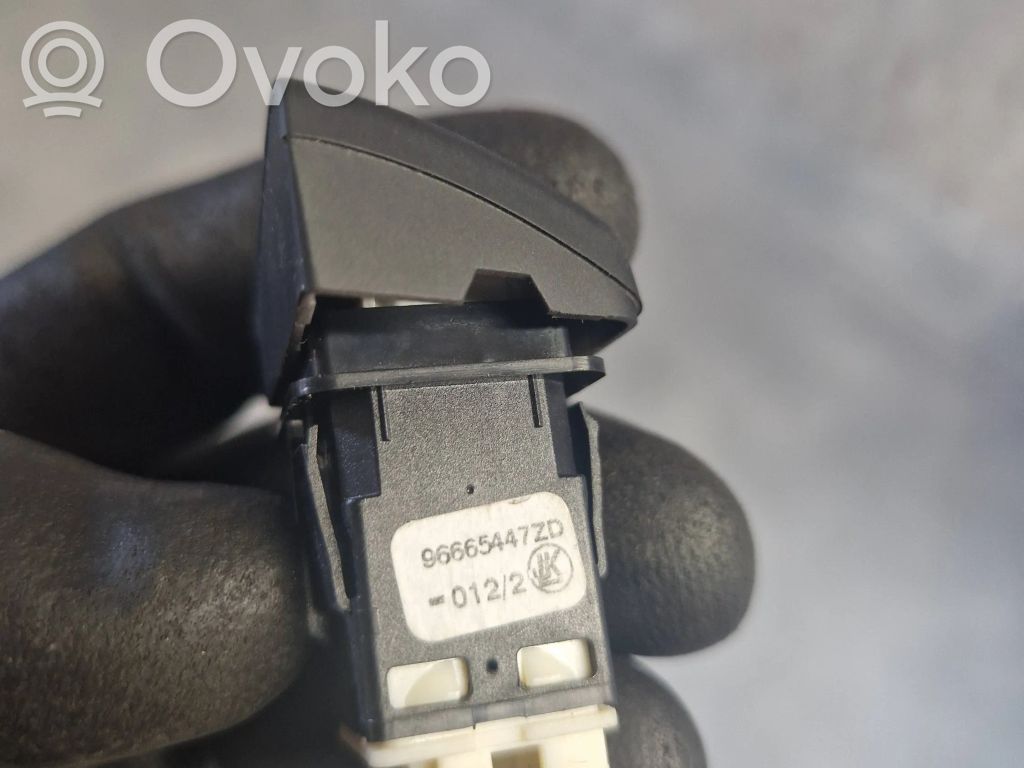 Citroen DS5 Tailgate/boot open switch button 