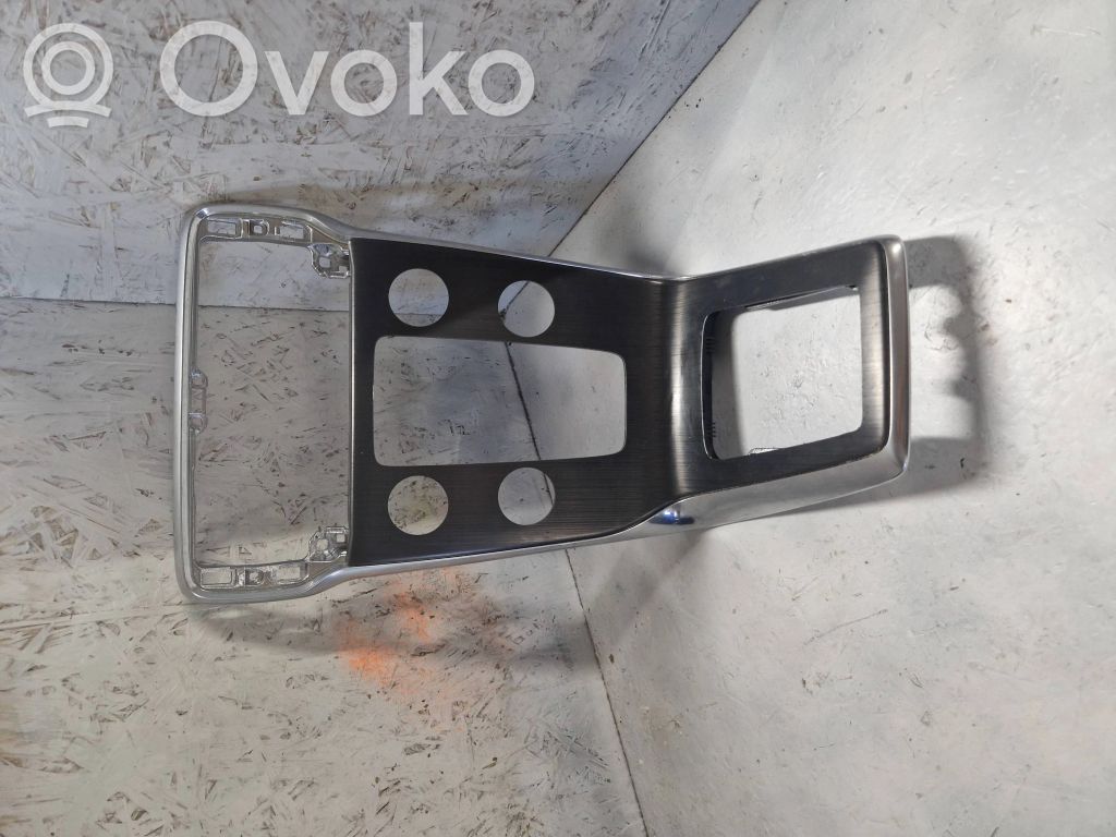 Volvo V40 Centrālā konsole 