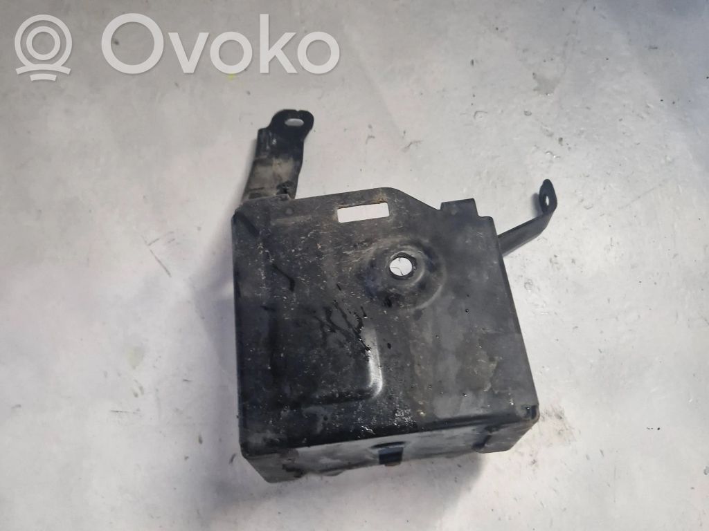 Volvo V40 Akkulaatikon alusta 
