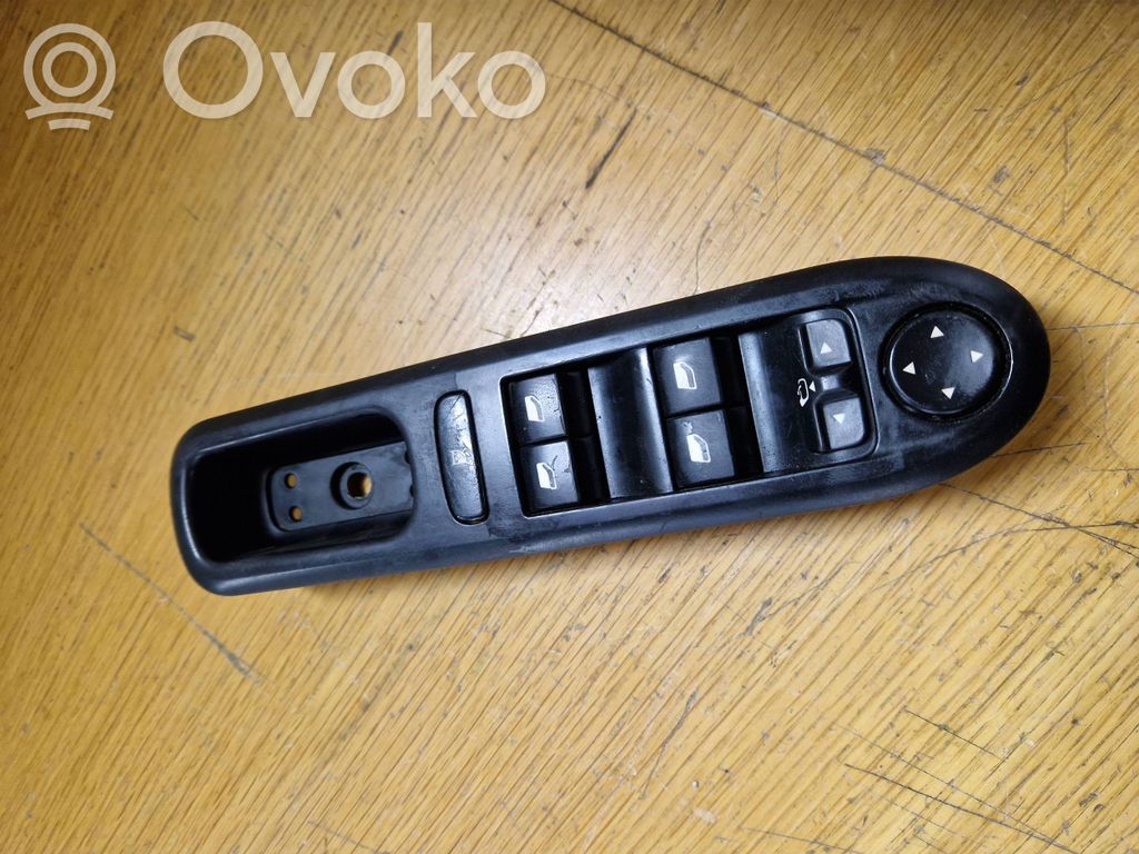 Peugeot 407 Electric window control switch 