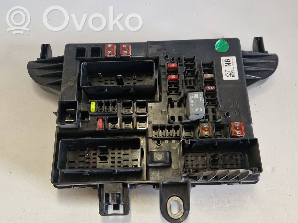 Opel Insignia A Saugiklių blokas 