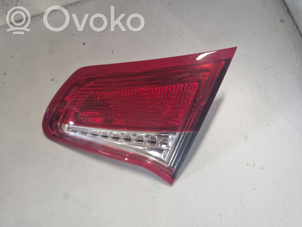 Citroen C4 II Aizmugurējais lukturis pārsegā 