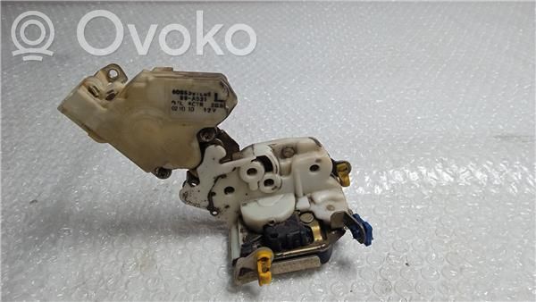 Nissan Terrano Priekšpusē slēdzene 