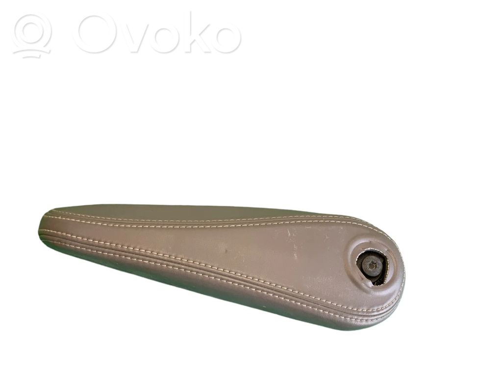 Chrysler Pacifica Rear seat armrest 