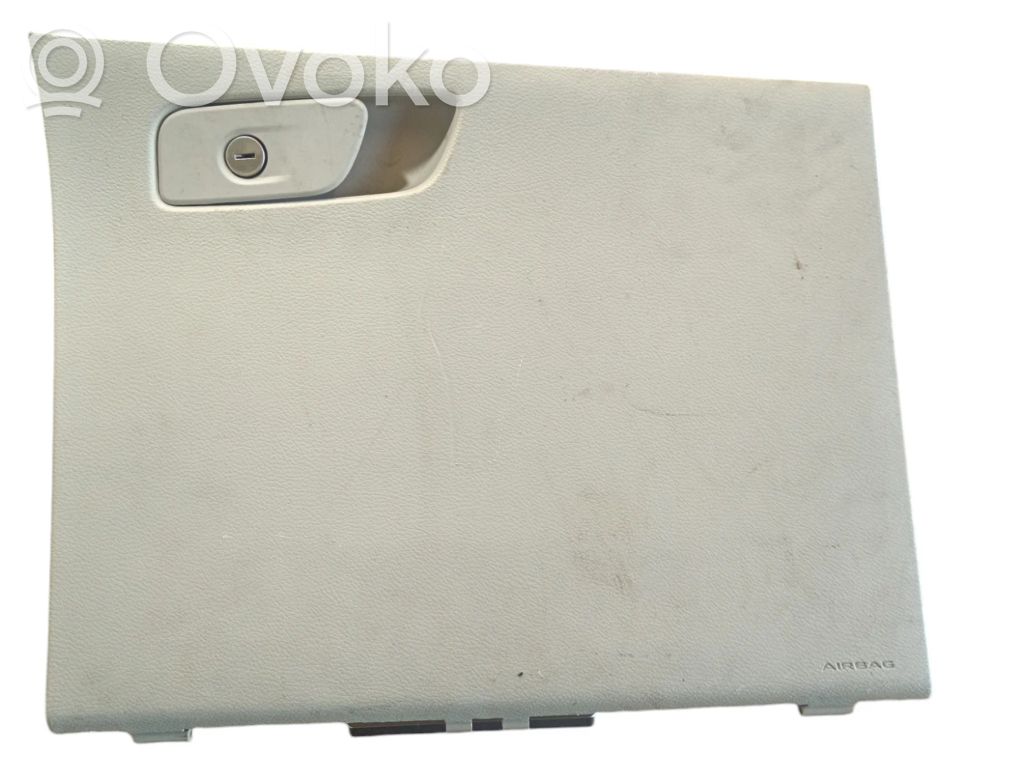 Chrysler Pacifica Glove box 