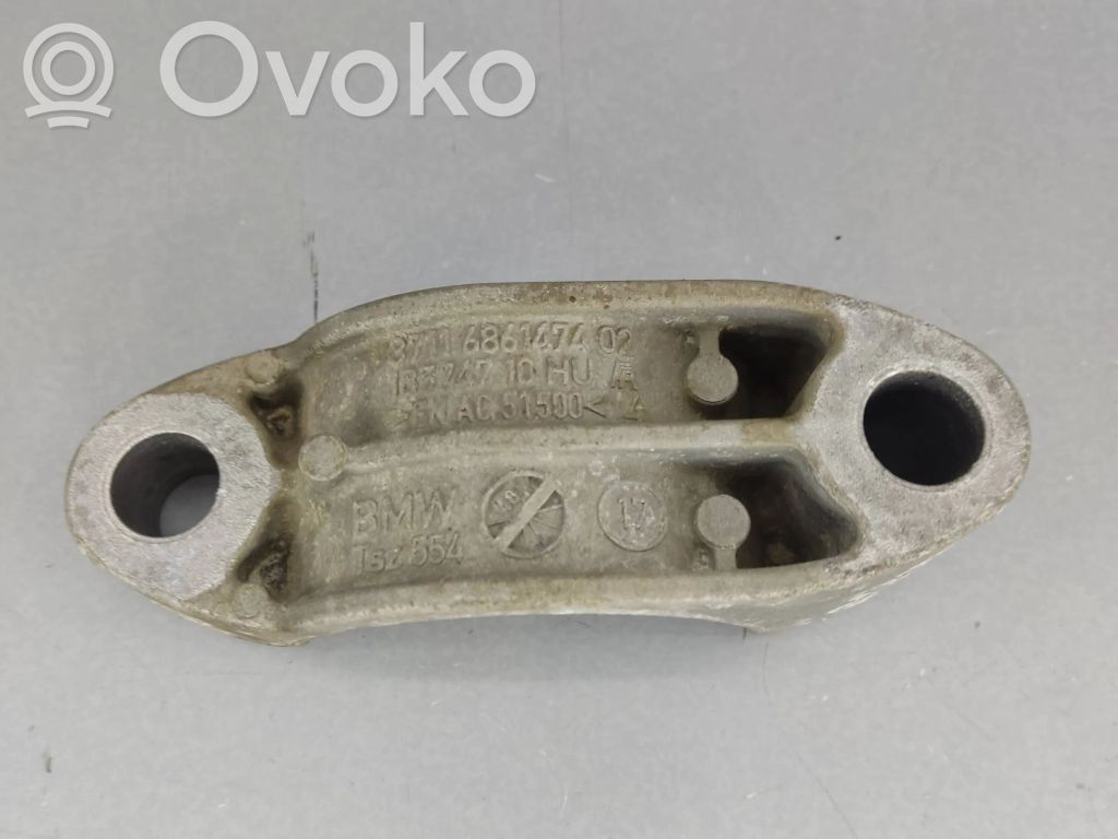 BMW 5 G30 G31 G38 Sway bar bush bracket, front 