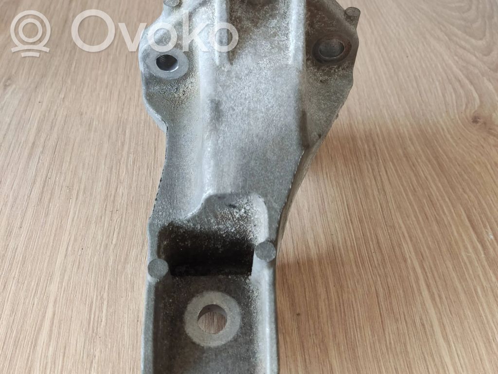 Land Rover Range Rover Sport L494 Engine mounting bracket 
