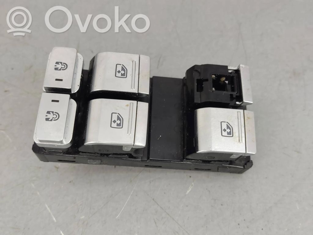Audi RS6 C8 Electric window control switch 