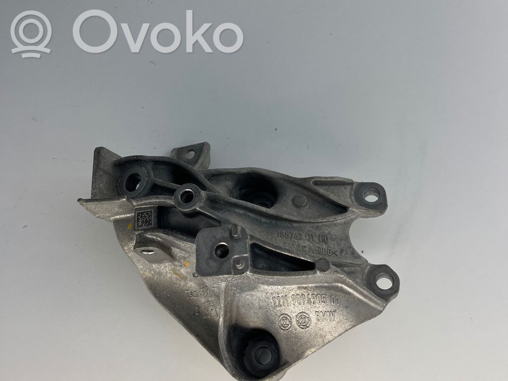 BMW 5 G60 G61 Engine mounting bracket 