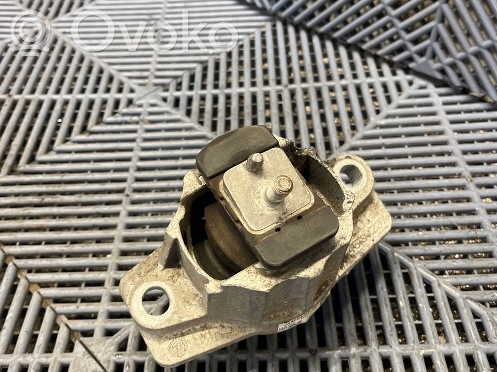 Jaguar F-Pace Engine mount bracket 