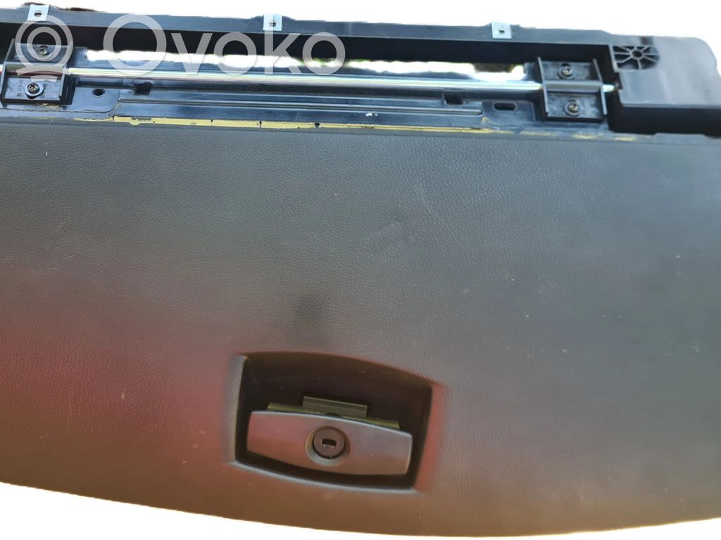 BMW 5 E60 E61 Daiktadėžės (bordačioko) komplektas 