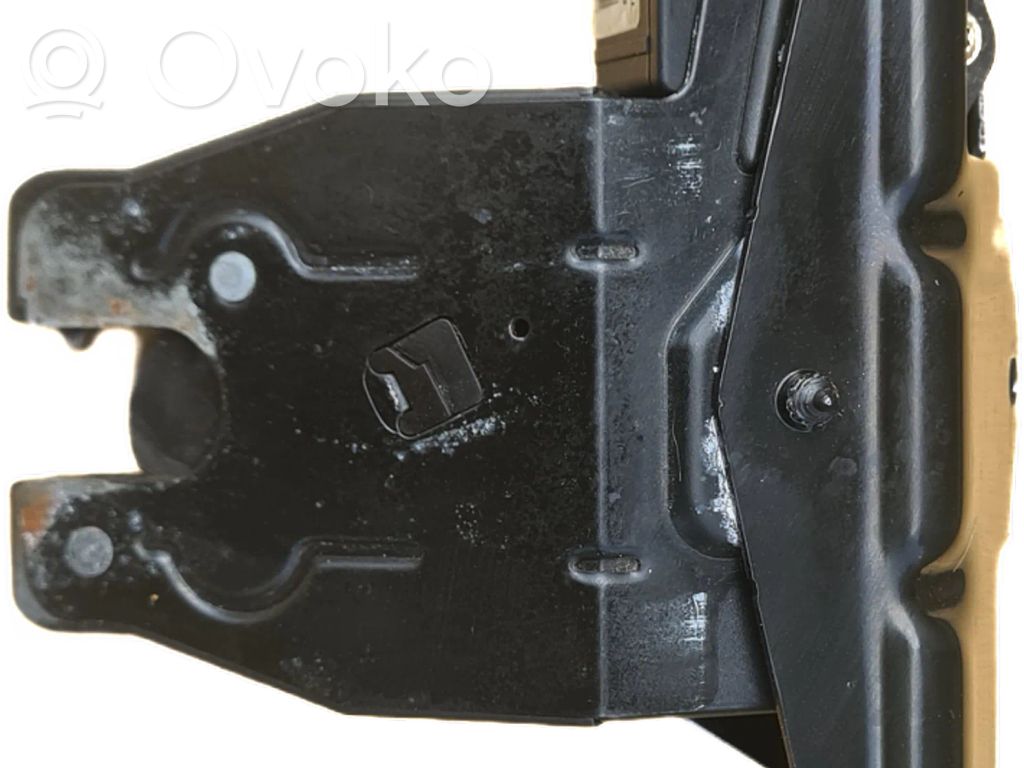 BMW 5 E60 E61 Spyna galinio dangčio 