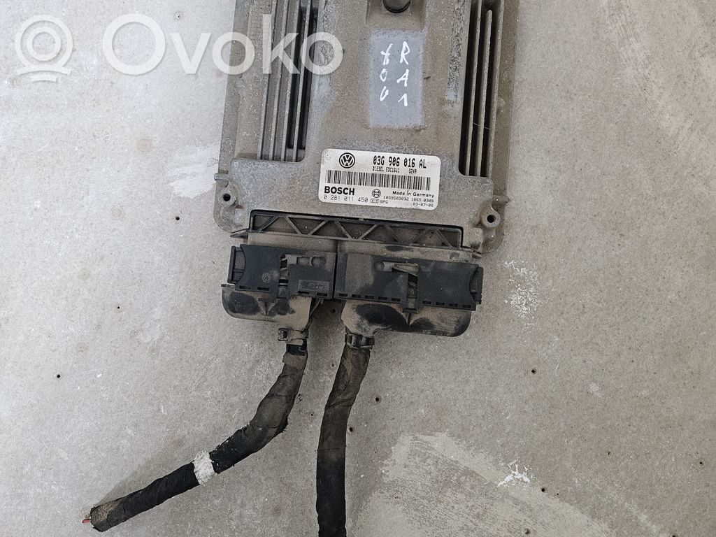 Volkswagen Touran I Engine control unit/module 
