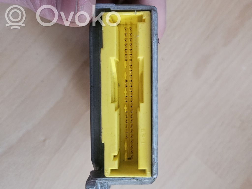 Audi A6 Allroad C5 Airbag control unit/module 
