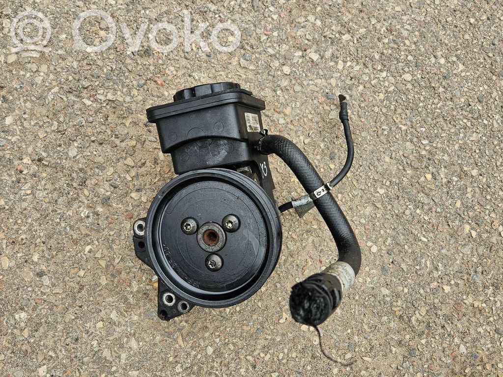 BMW X3 E83 Power steering pump 