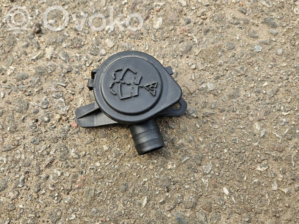 BMW 4 F32 F33 Logu šķidruma tvertnes aizpildīšanas caurule 
