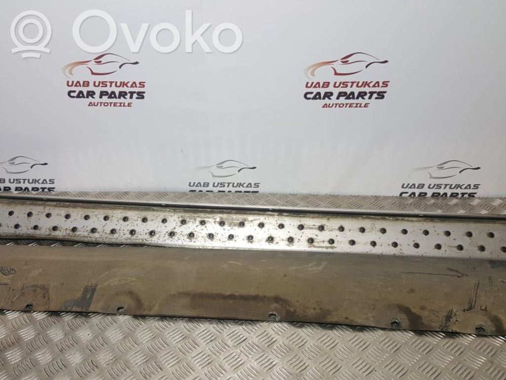 Sill supporting ledge   8403077