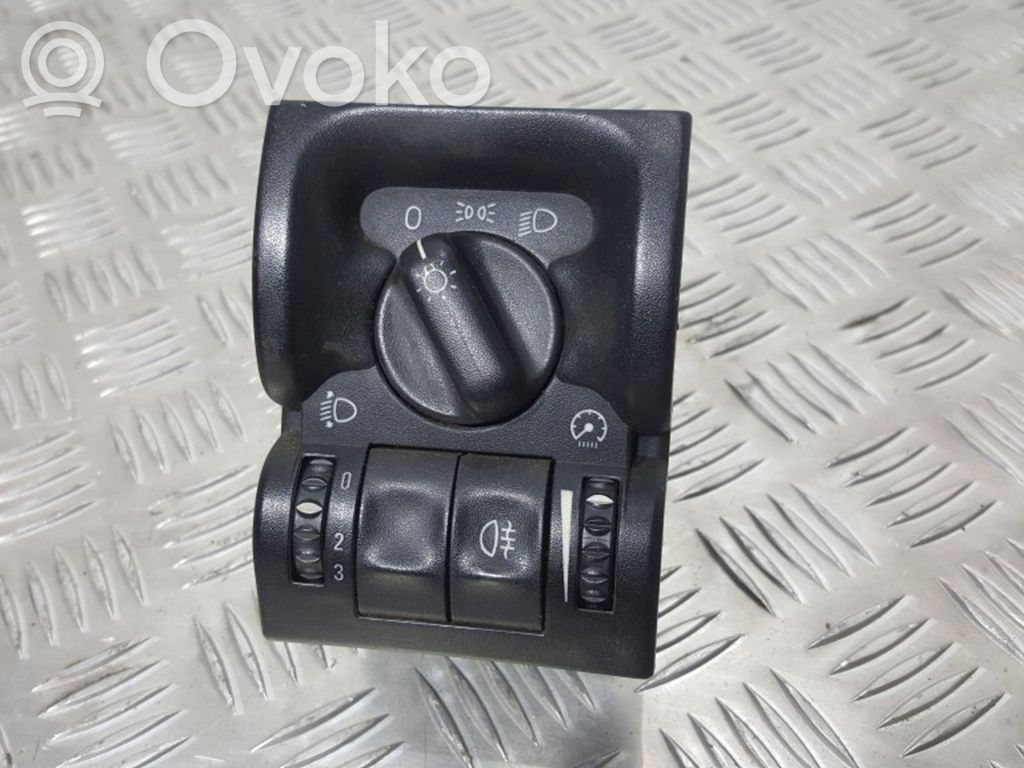 Light switch   90504968
