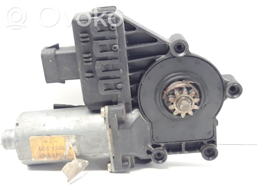 Opel Astra G Silnik regulatora szyby drzwi przednich 