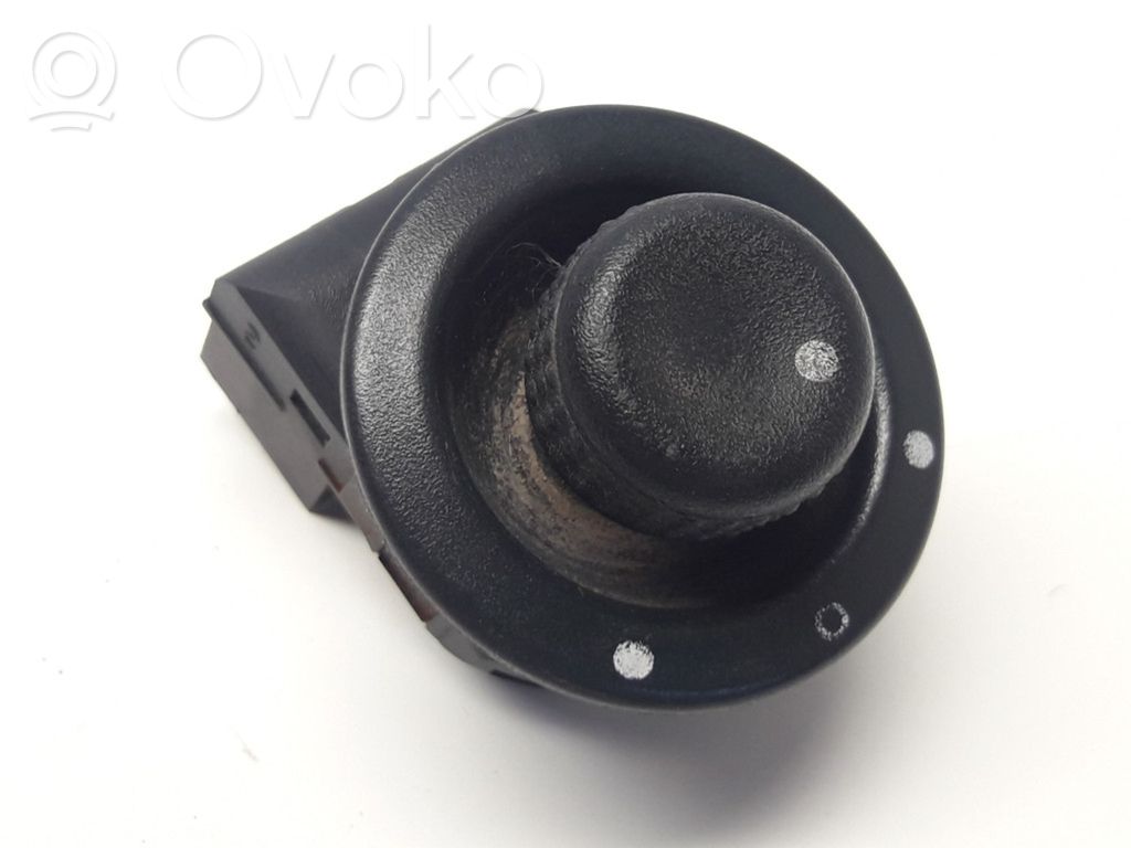 Renault Megane I Wing mirror switch 