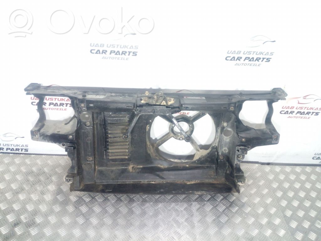 Volkswagen Golf III Radiatorių panelė 