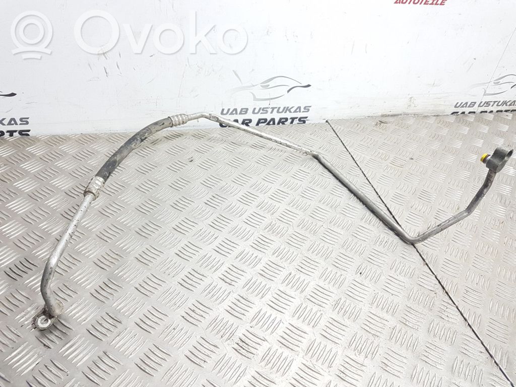 BMW 5 E60 E61 Ilmastointilaitteen putki (A/C) 