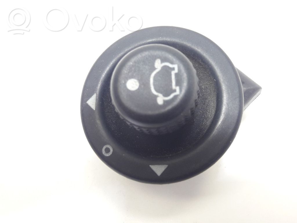 Wing mirror switch   93BG17B676BA
