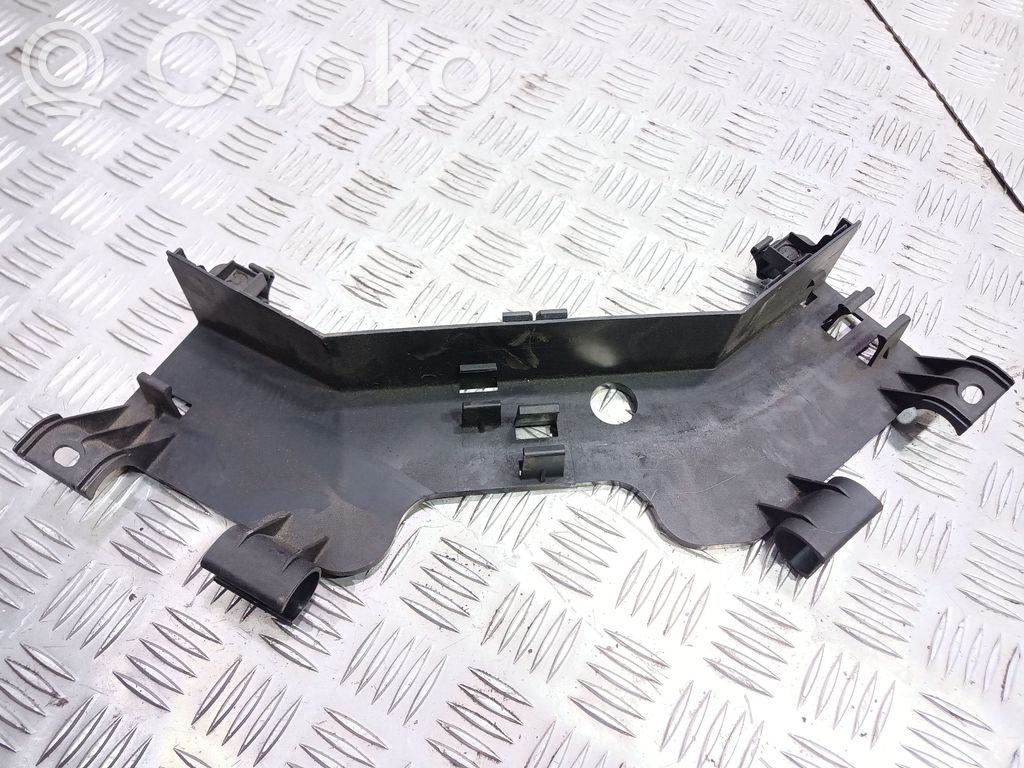 BMW 5 E60 E61 Muu moottoritilan osa 