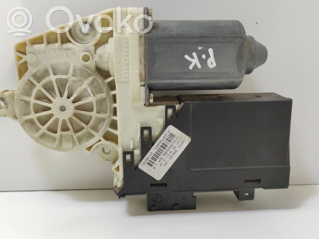 Citroen C5 Front door window regulator motor 