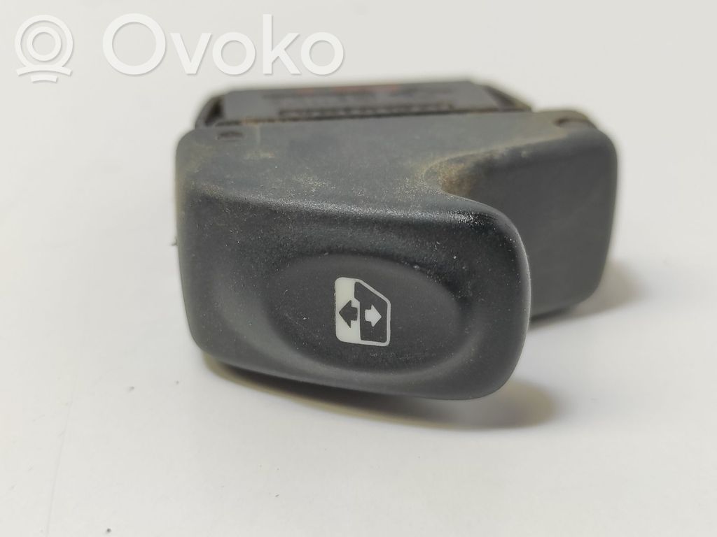 Renault Megane I Electric window control switch 