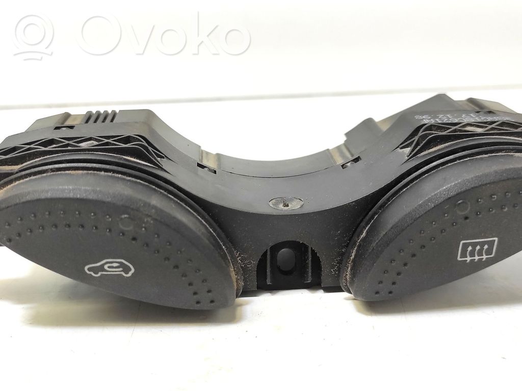 Ford Focus Windscreen/window heater switch 