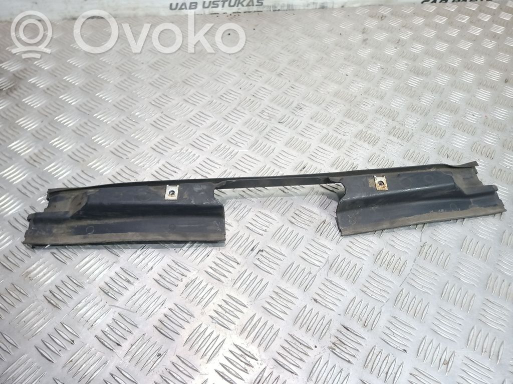 BMW 5 E60 E61 Kita variklio skyriaus detalė 