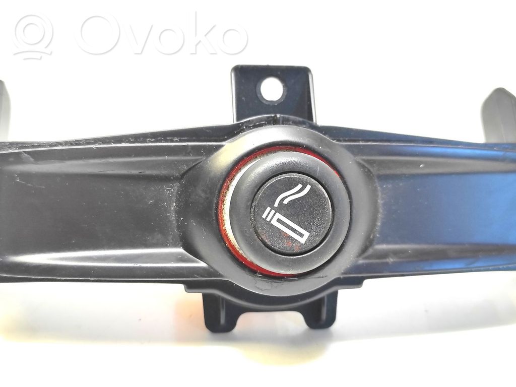 Audi A6 S6 C6 4F Zigarettenanzünder hinten 