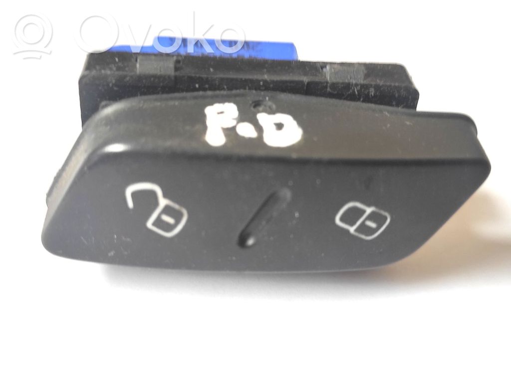 Volkswagen PASSAT B7 Central locking switch button 