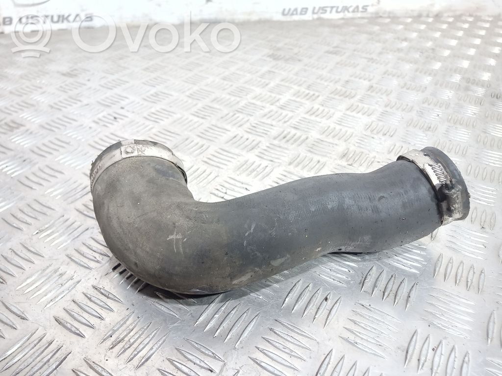 Volkswagen PASSAT B7 Intercooler hose/pipe 