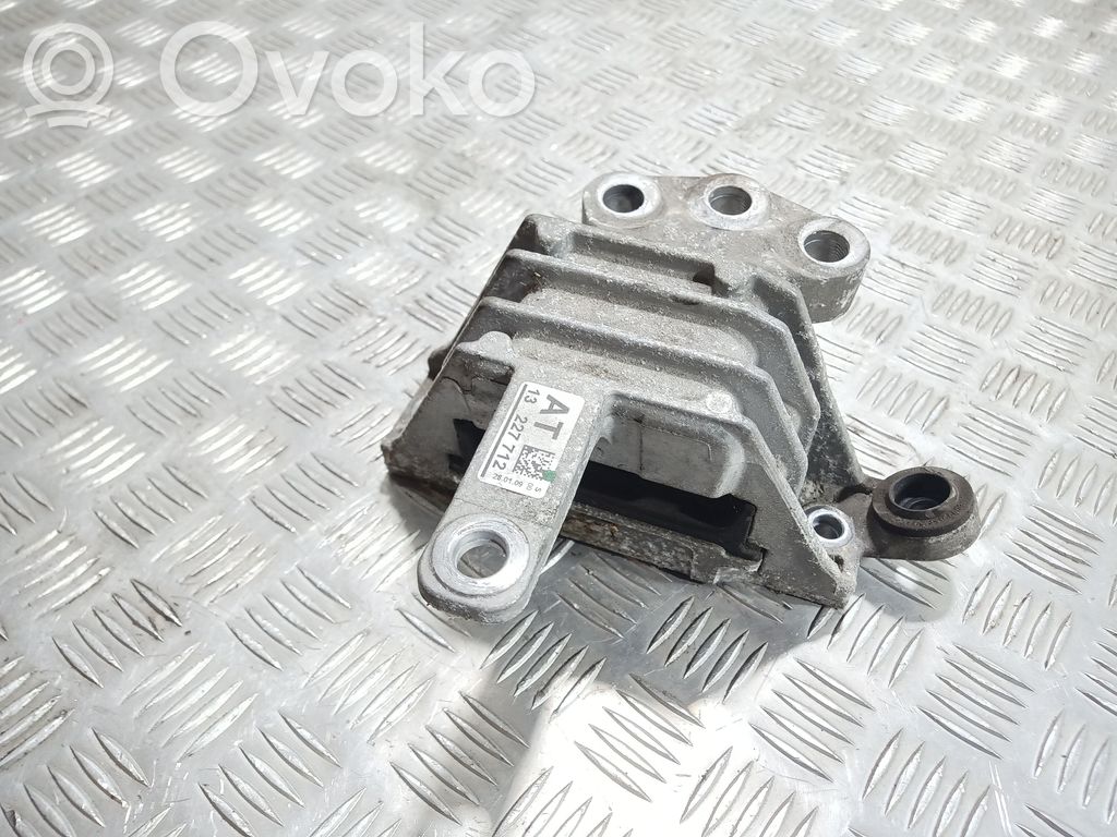 Opel Insignia A Engine mount bracket 