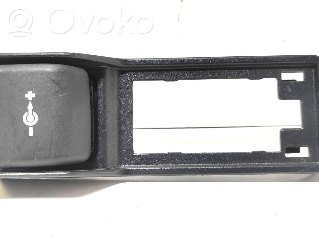 BMW 1 E81 E87 12 V Socket (rear) 