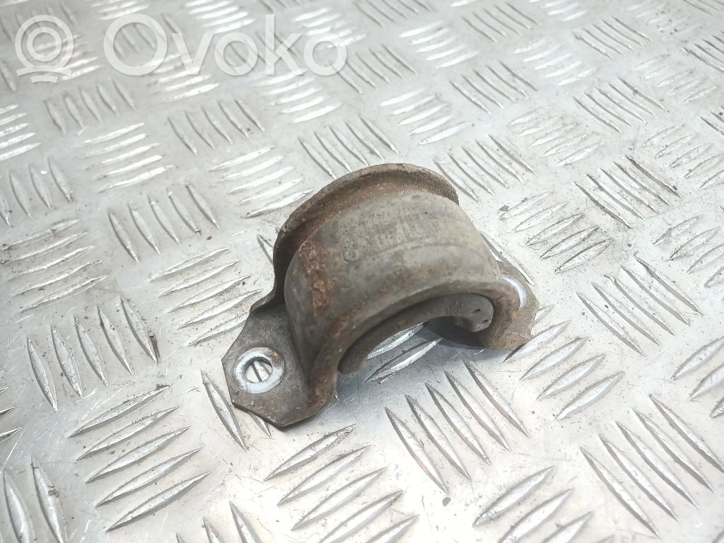 BMW 1 E82 E88 Sway bar bush bracket, front 