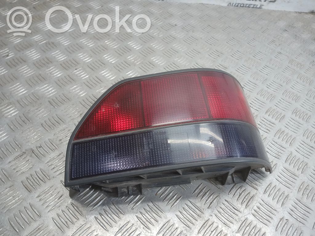 Renault Clio I Aizmugurējais lukturis virsbūvē 
