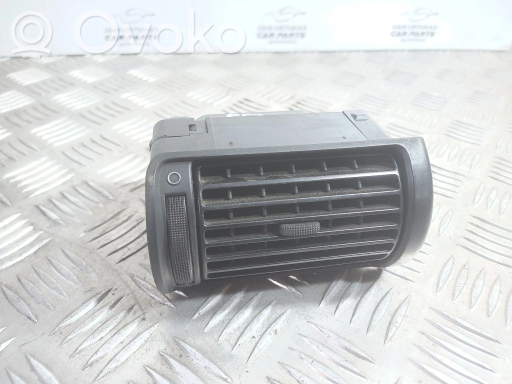 Audi A4 S4 B5 8D Šoninės oro grotelės 