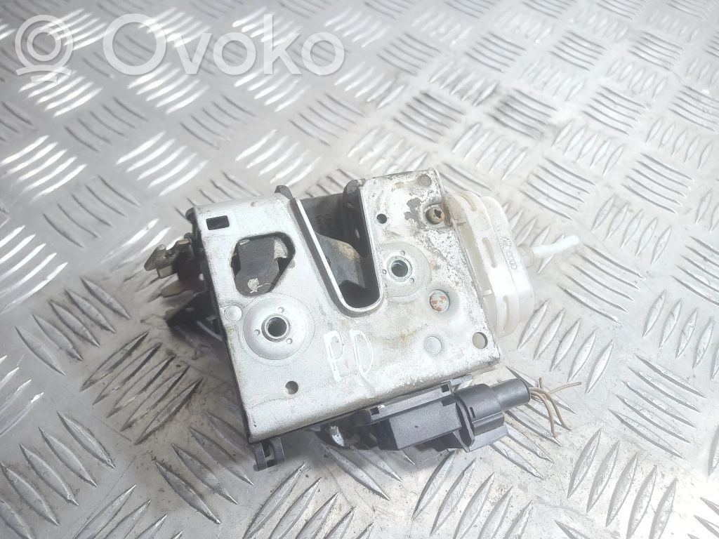Audi A4 S4 B5 8D Priekinė durų spyna 