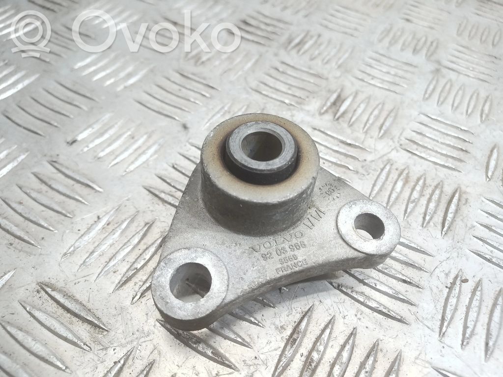 Volvo S80 Engine mounting bracket 