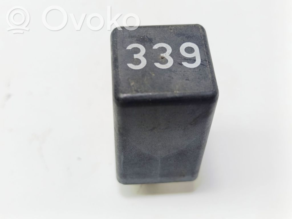 Audi 100 S4 C4 Muu rele 