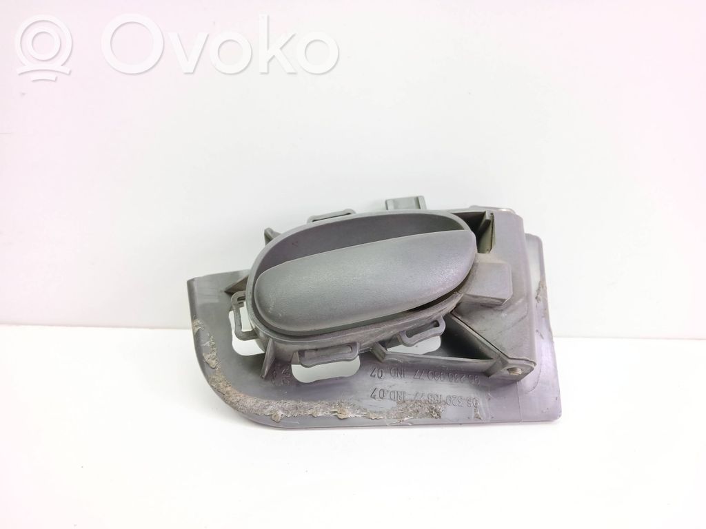 Peugeot 206 Front door interior handle 